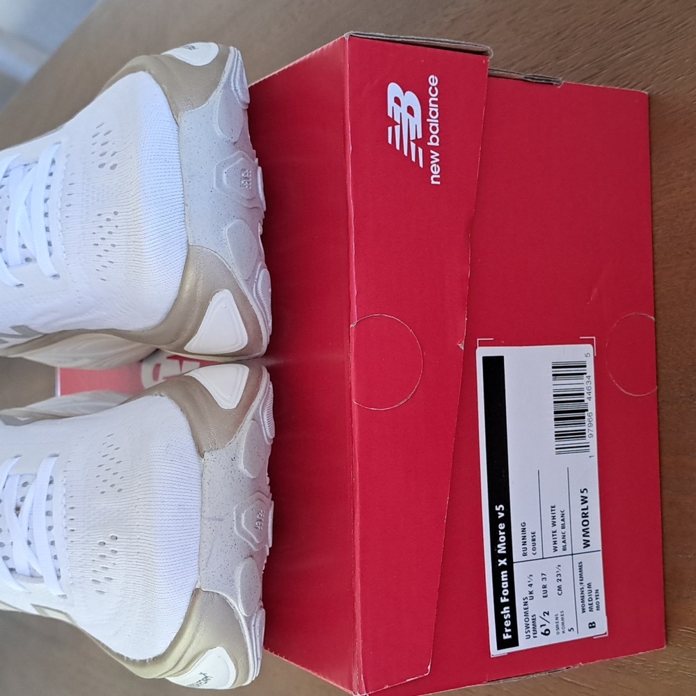 New Balance Fresh Foam x More V5 Sneaker - Color: White - Size: Women 6.5 - Picture 3 of 9